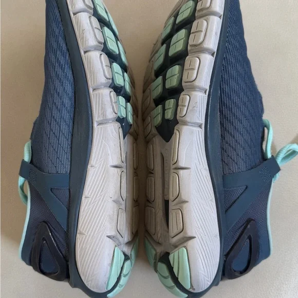 Under Armour womens blue Sneakers 6.5 - Picture 4 of 8